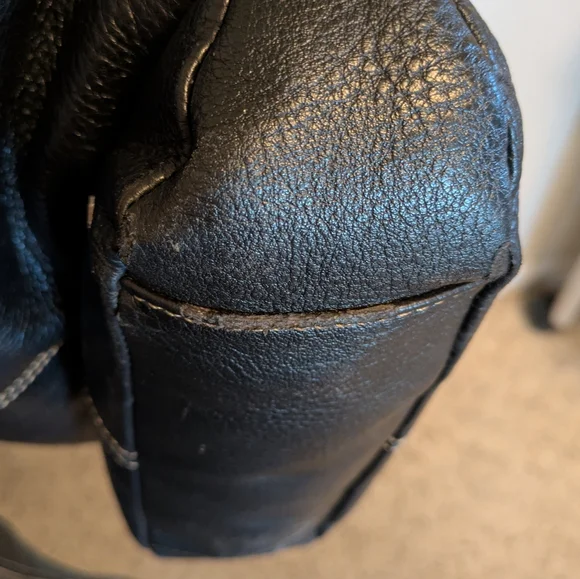 The Sak Elegant Black Leather Shoulder Bag - Picture 7 of 15